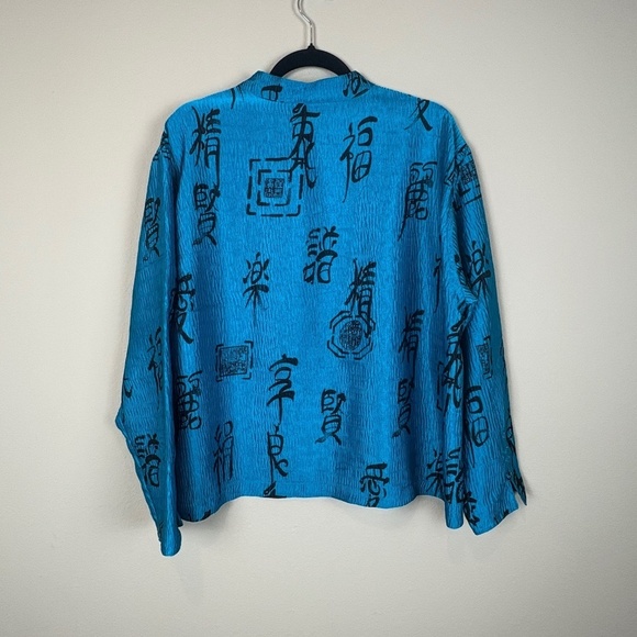 Chico's Turquoise Crinkle Button Up Blouse with Black Oriental Writing; Size XL - Picture 3 of 9